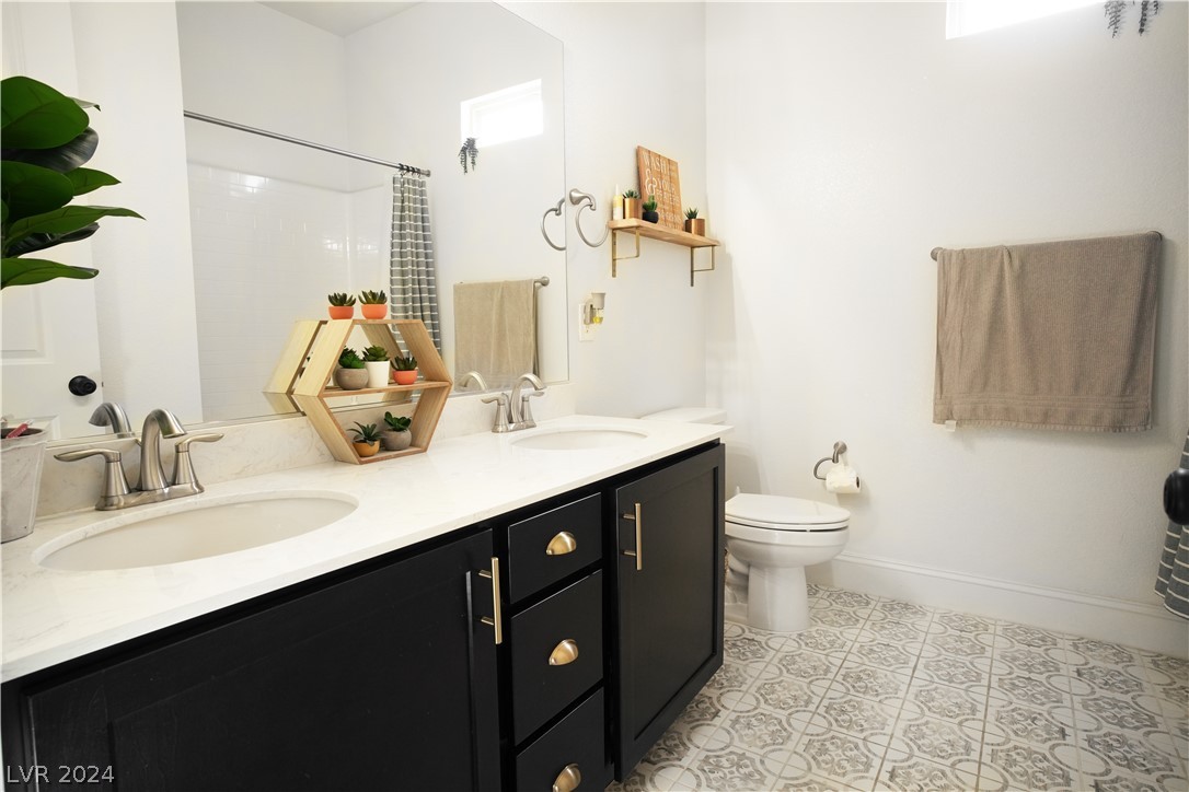 382 Sapphire Rock Avenue