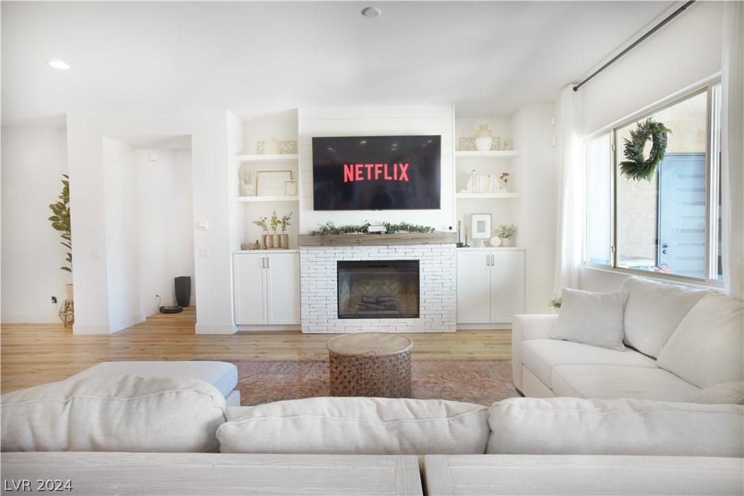 382 Sapphire Rock Avenue