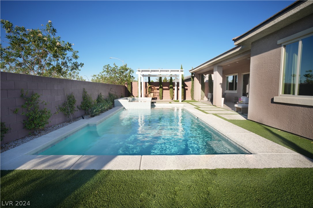 382 Sapphire Rock Avenue