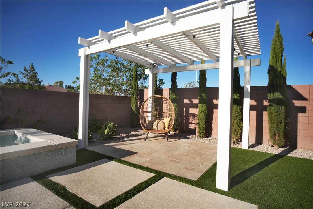 382 Sapphire Rock Avenue