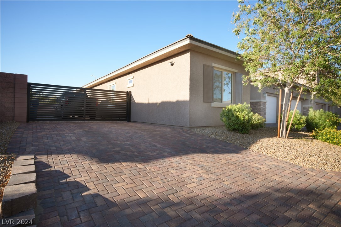 382 Sapphire Rock Avenue