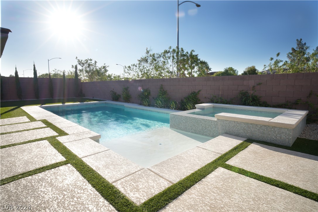 382 Sapphire Rock Avenue