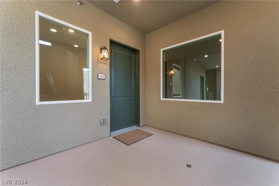 9204 Las Manaitas Avenue 302
