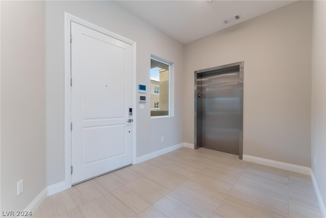 9204 Las Manaitas Avenue 302