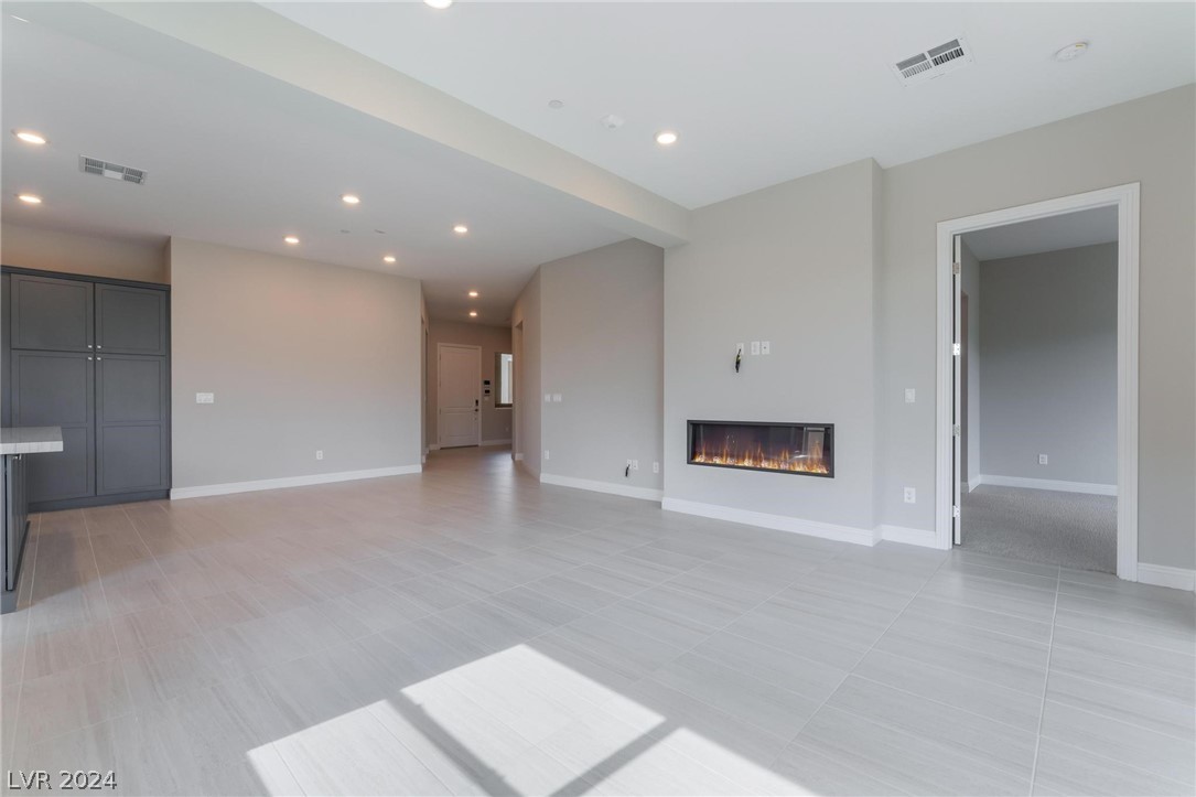 9204 Las Manaitas Avenue 302