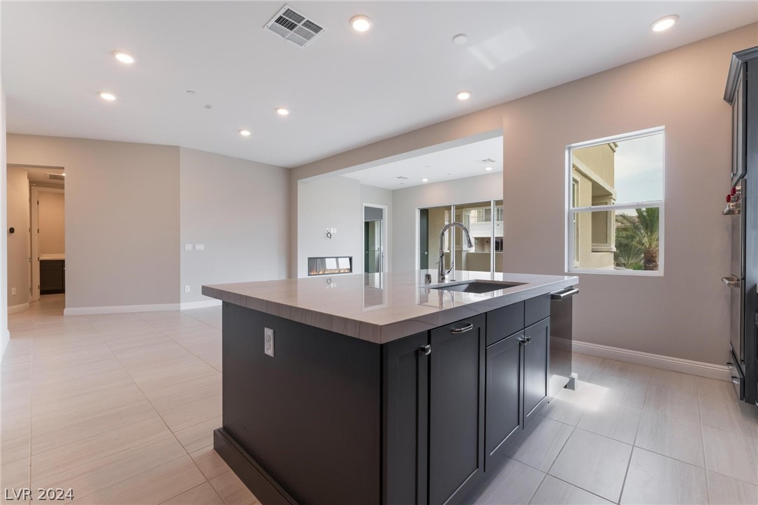 9204 Las Manaitas Avenue 302
