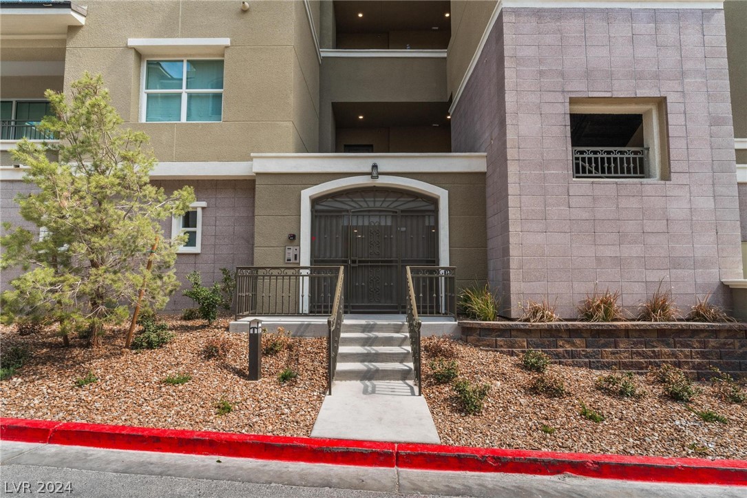 9204 Las Manaitas Avenue 302