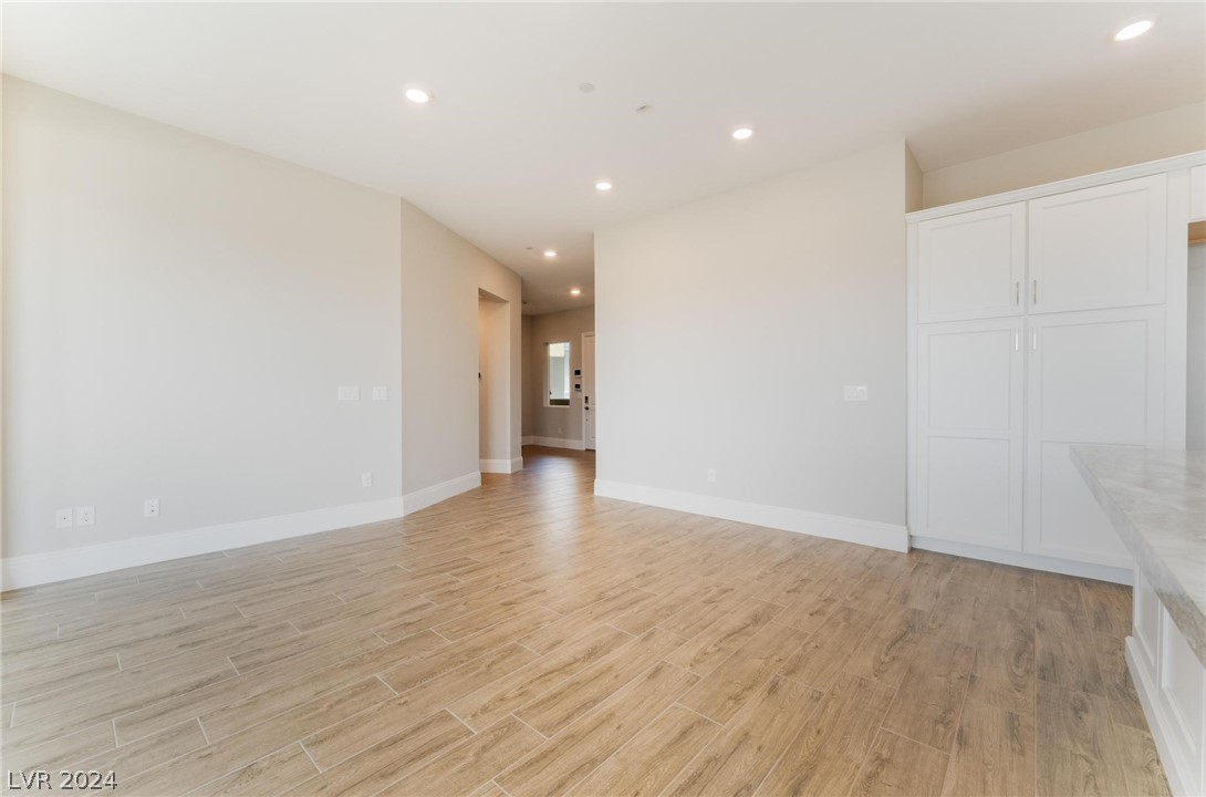 9201 Las Manaitas Avenue 301