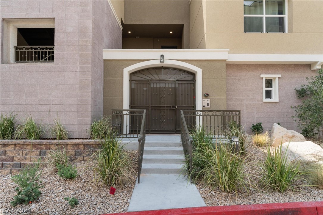 9201 Las Manaitas Avenue 302
