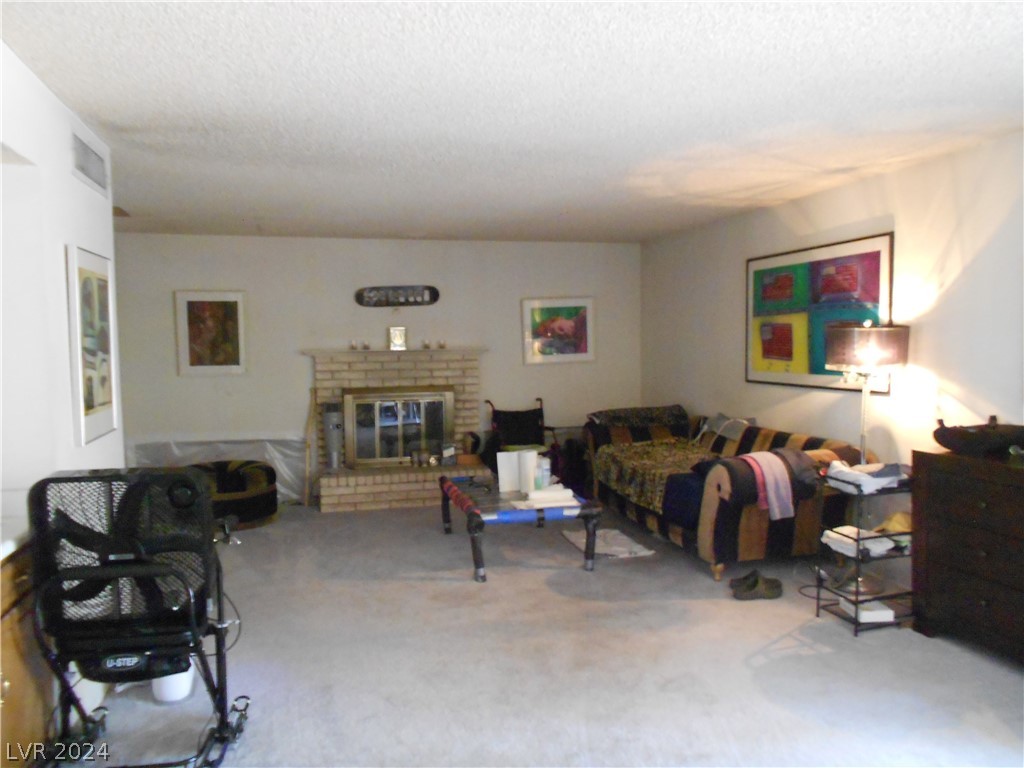 2404 La Solana Way