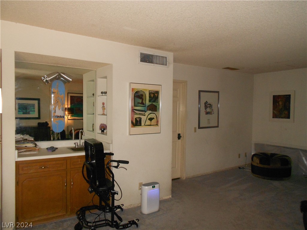 2404 La Solana Way