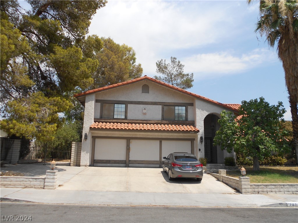 2404 La Solana Way