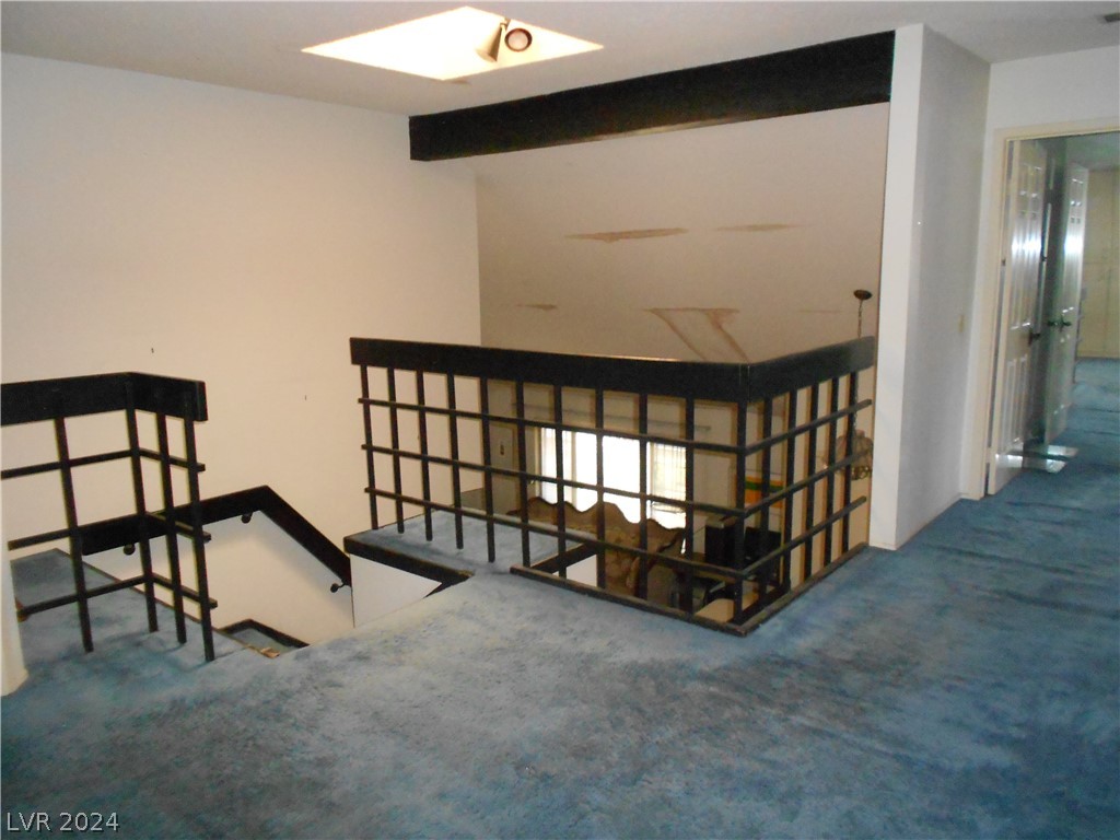 2404 La Solana Way