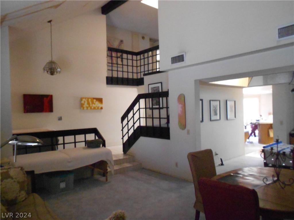 2404 La Solana Way