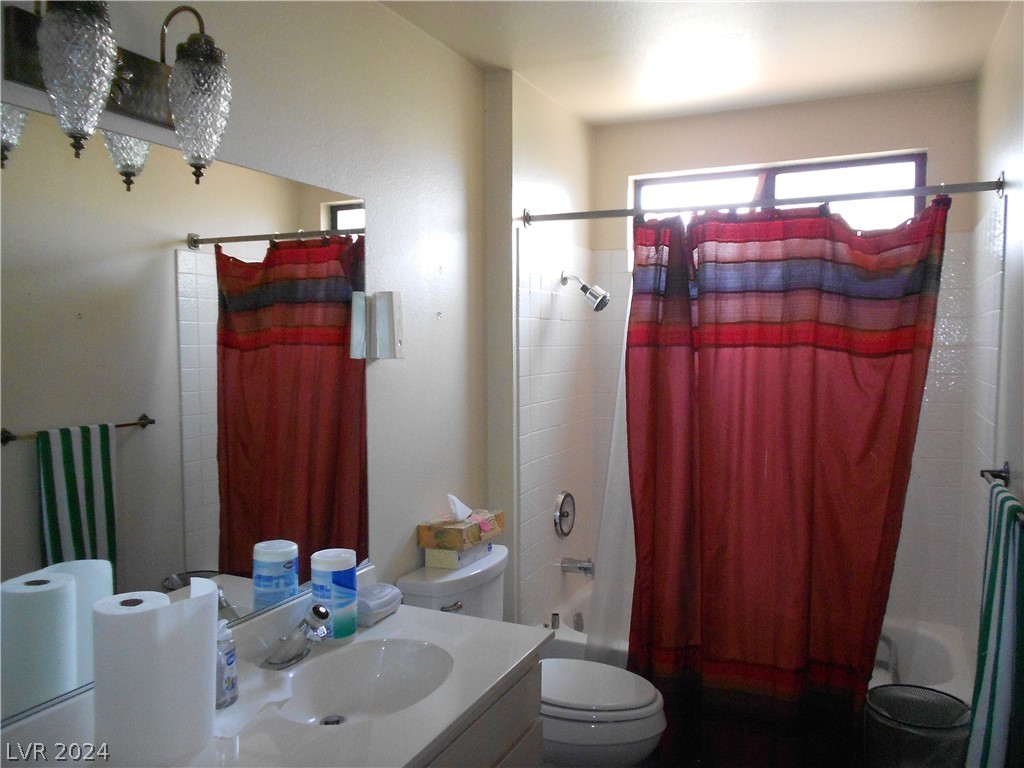 2404 La Solana Way