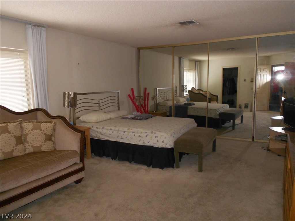 2404 La Solana Way