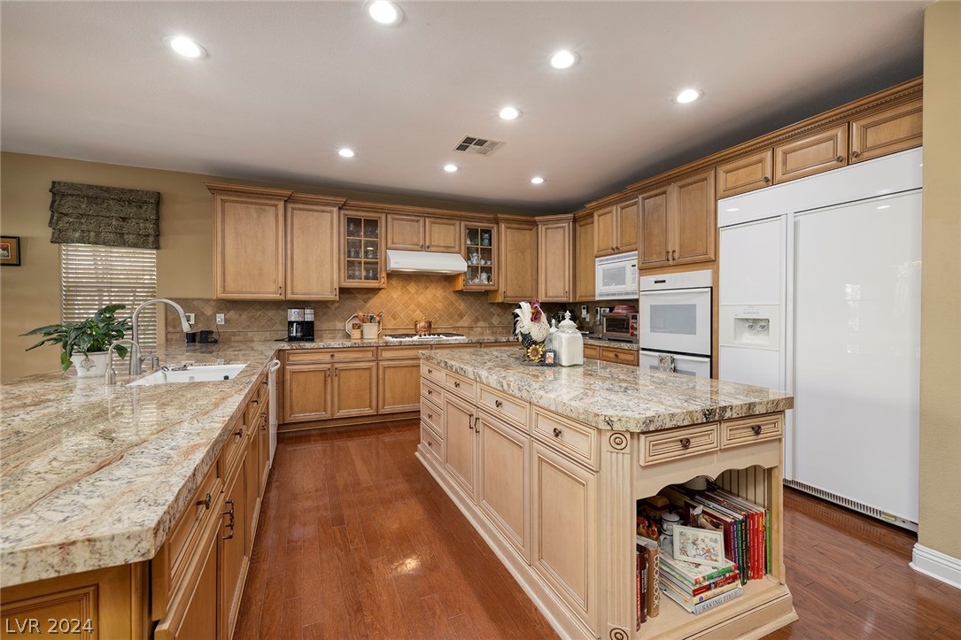 3035 Lullingstone Street