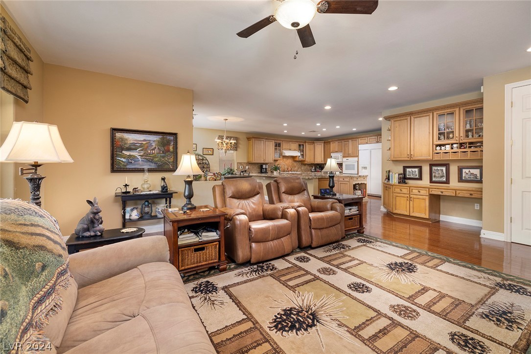 3035 Lullingstone Street