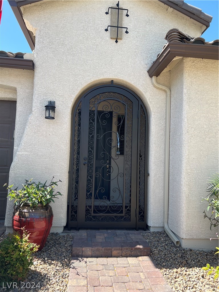 5601 Silver Cascade Avenue