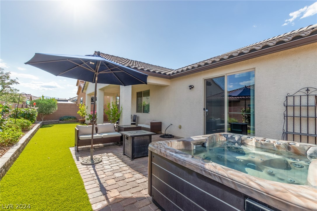 5601 Silver Cascade Avenue