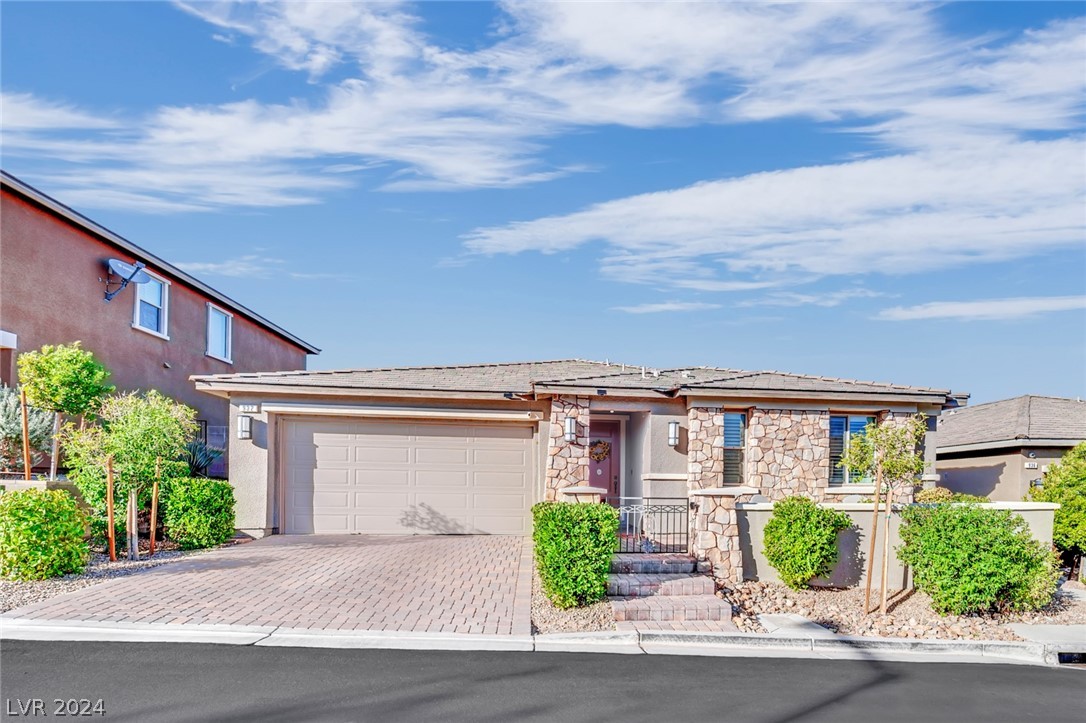 932 Riverlawn Place