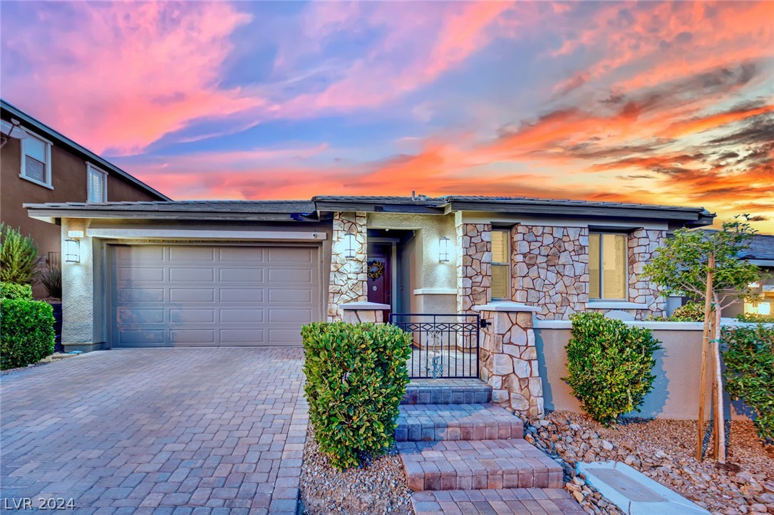 932 Riverlawn Place