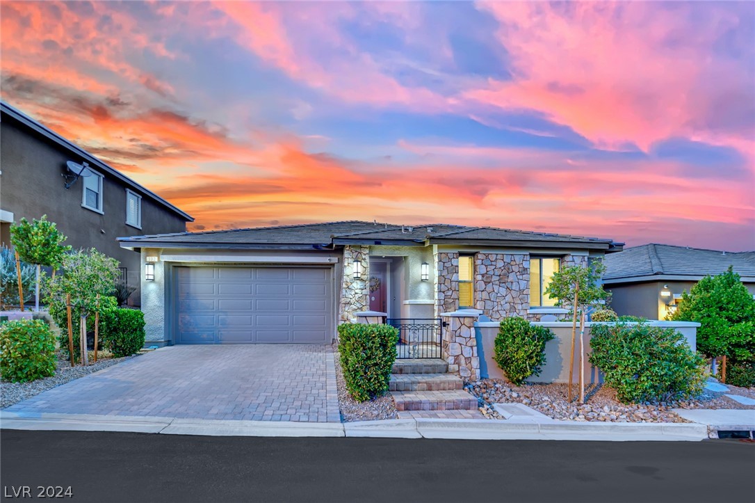 932 Riverlawn Place