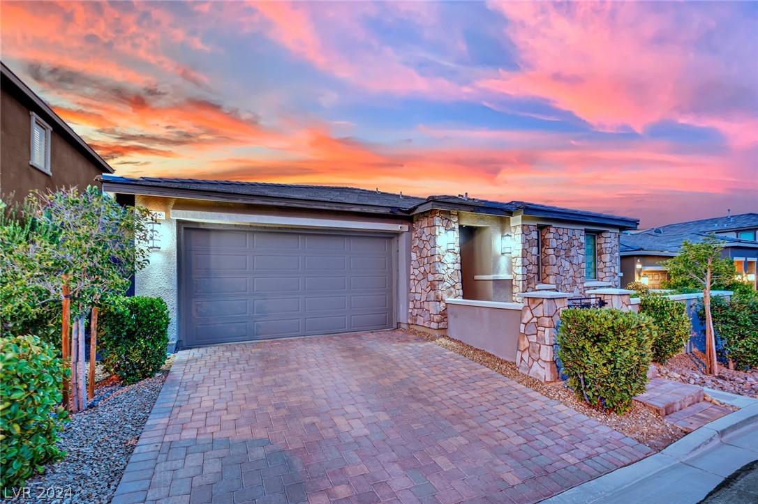 932 Riverlawn Place