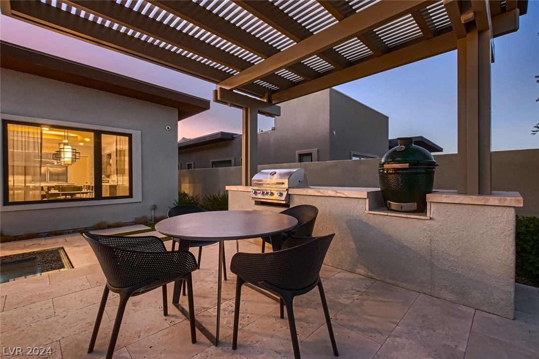 556 Vista Sunset Avenue