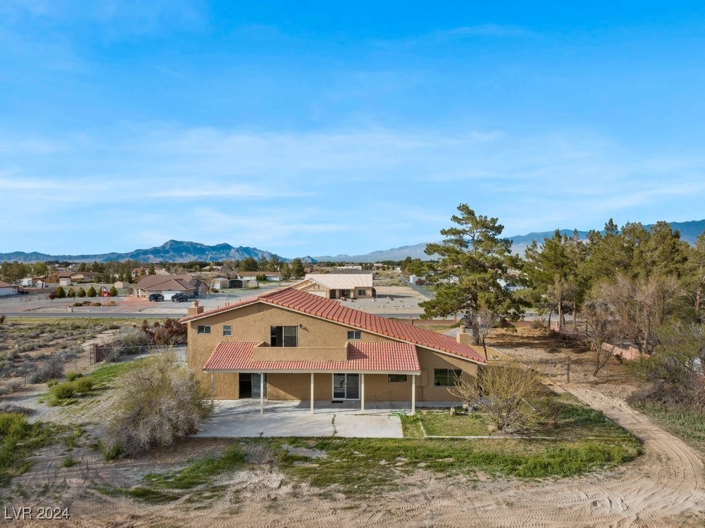 851 West Calvada Boulevard