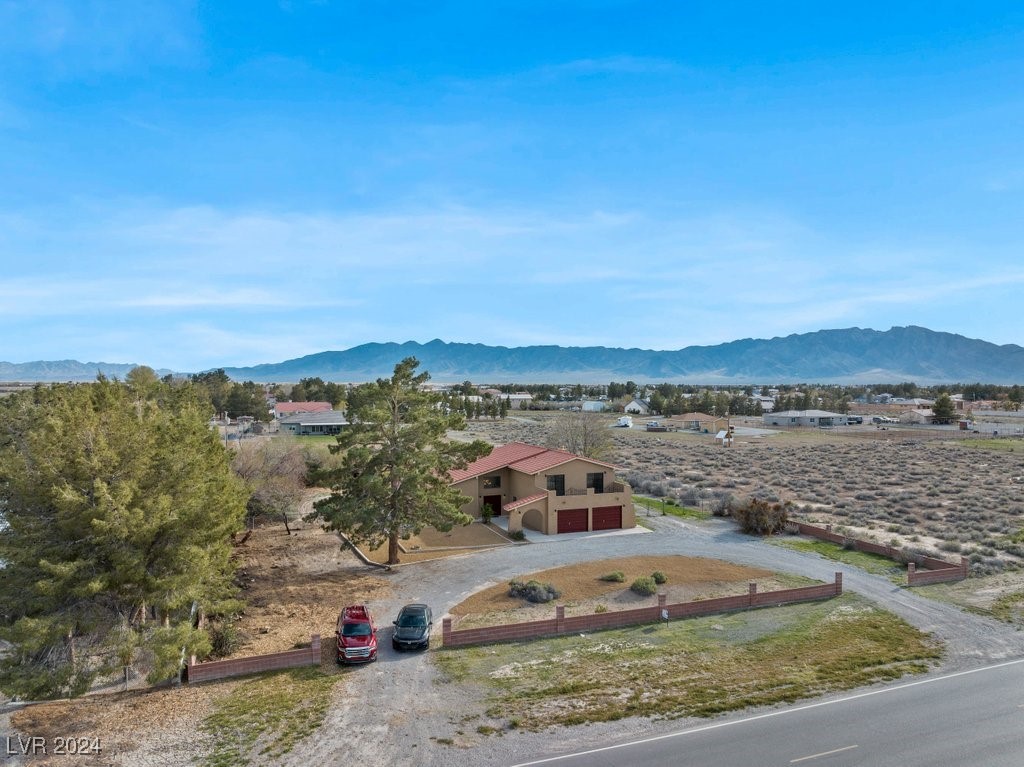 851 West Calvada Boulevard