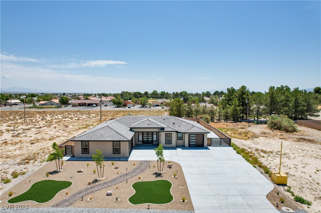 1661 East Laguna Street