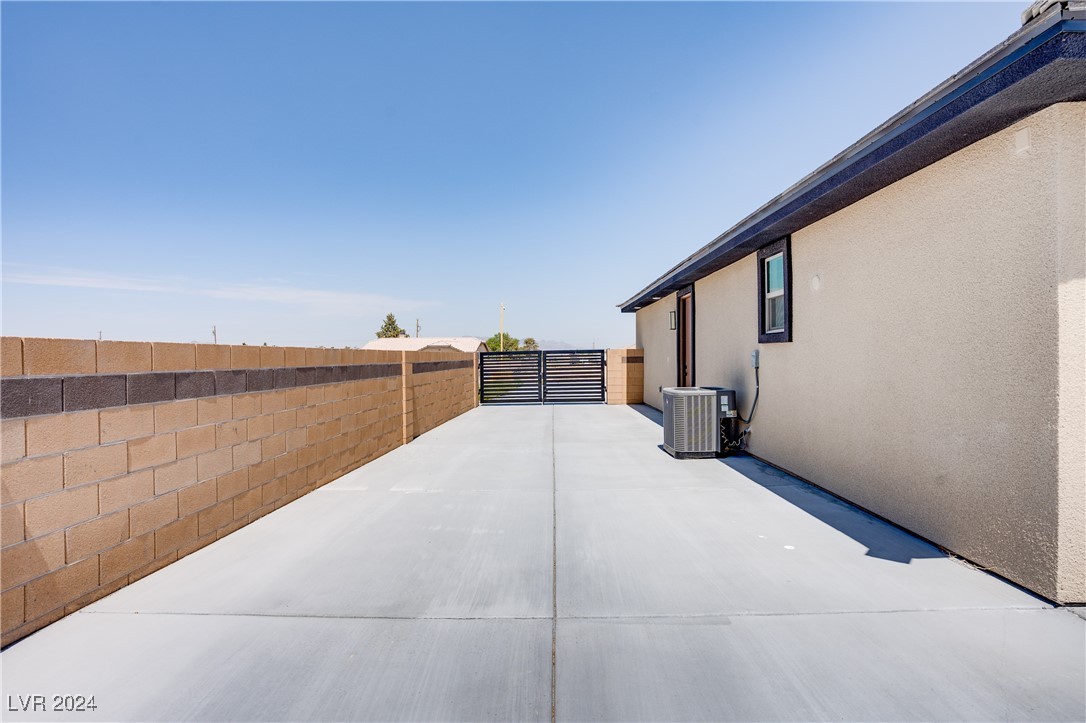 1661 East Laguna Street