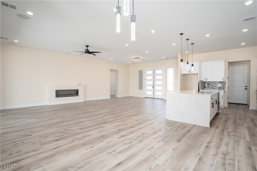 1661 East Laguna Street