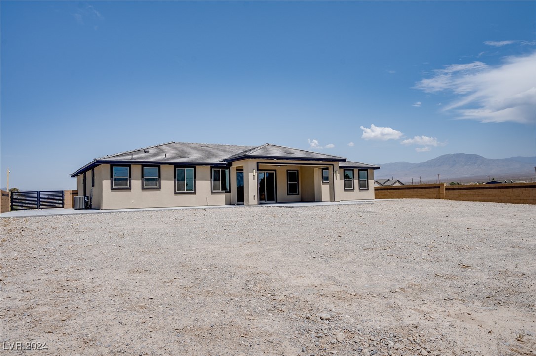 1661 East Laguna Street