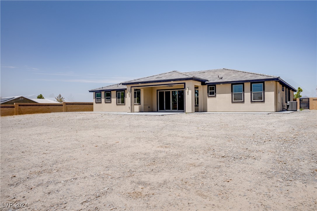 1661 East Laguna Street