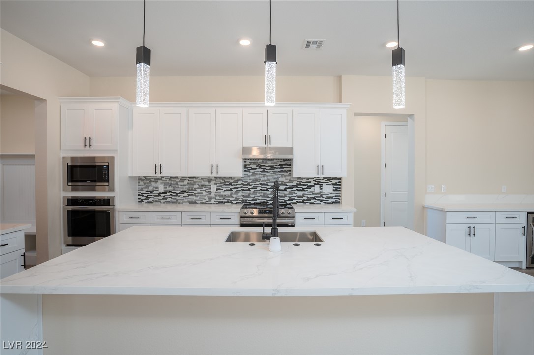 1661 East Laguna Street