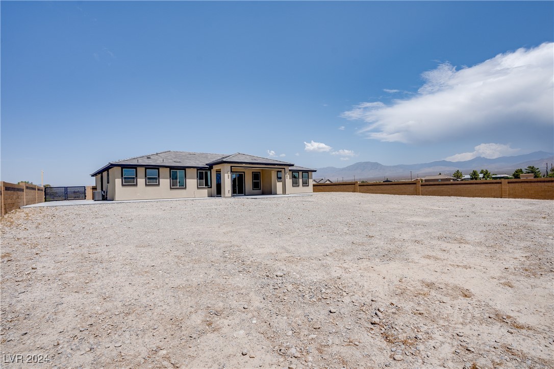 1661 East Laguna Street