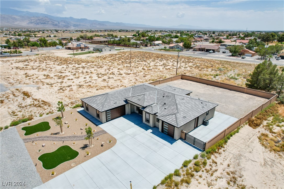 1661 East Laguna Street