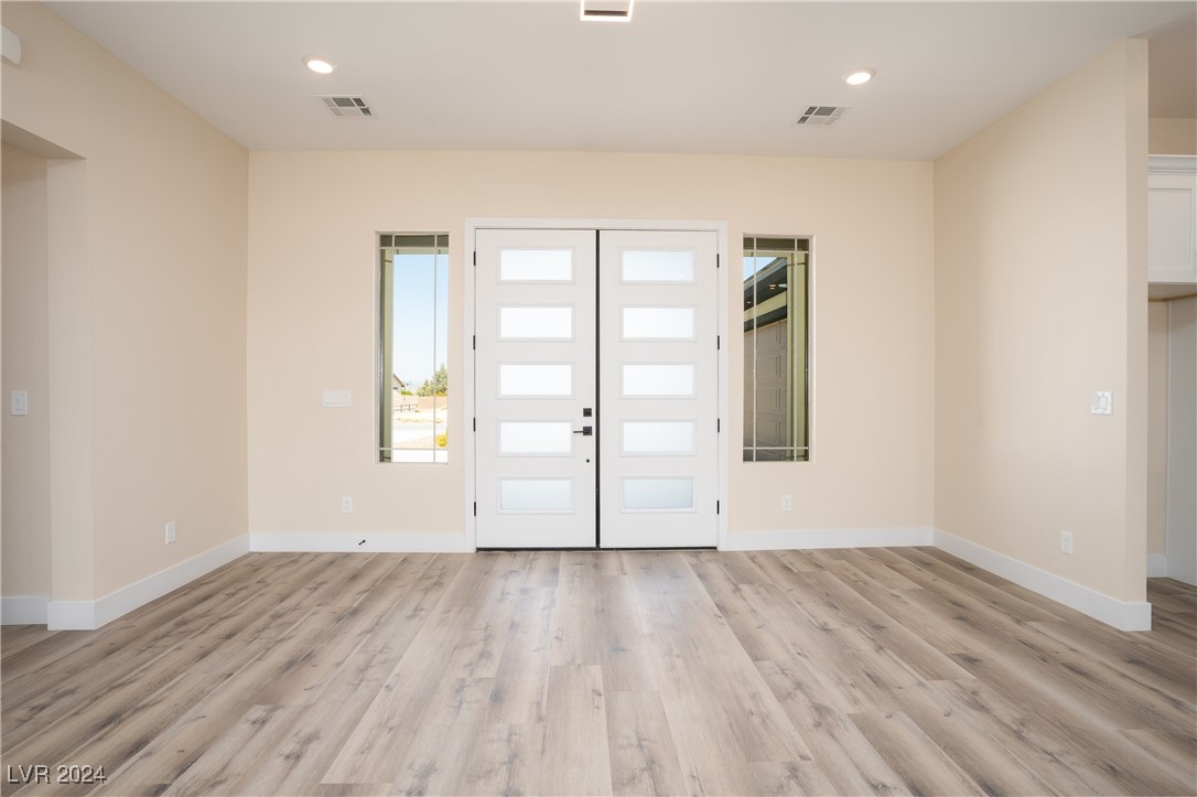 1661 East Laguna Street