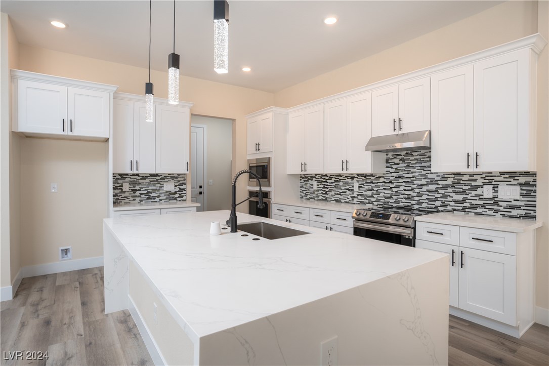 1661 East Laguna Street