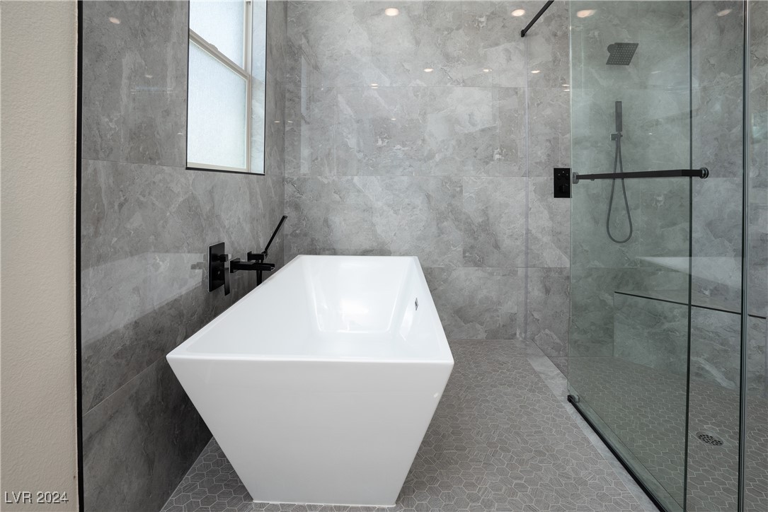 1661 East Laguna Street