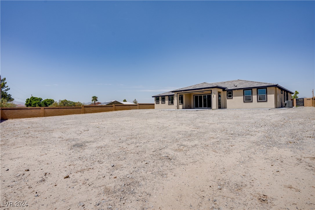 1661 East Laguna Street