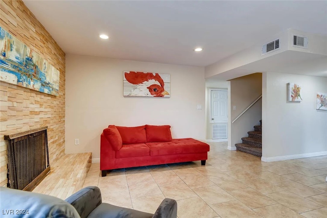 817 Palmhurst Drive