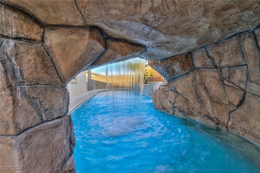 1696 Moss Canyon Avenue