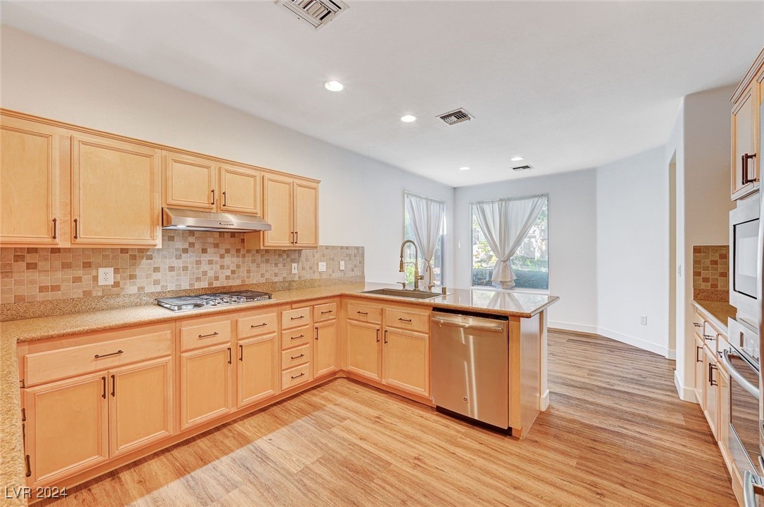 2024 Summer Cove Court 101