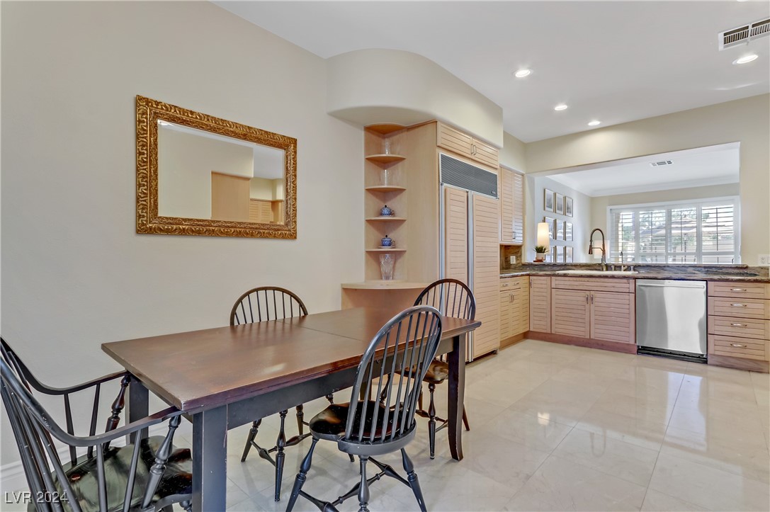 8225 Crow Valley Lane