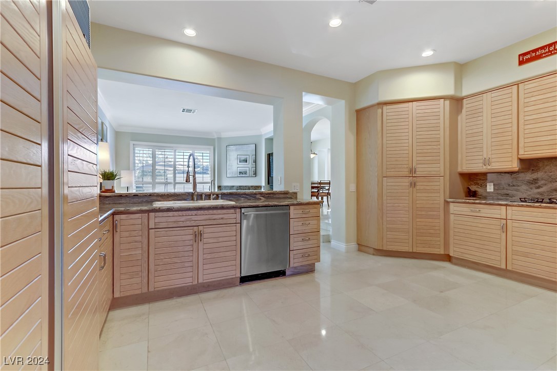 8225 Crow Valley Lane