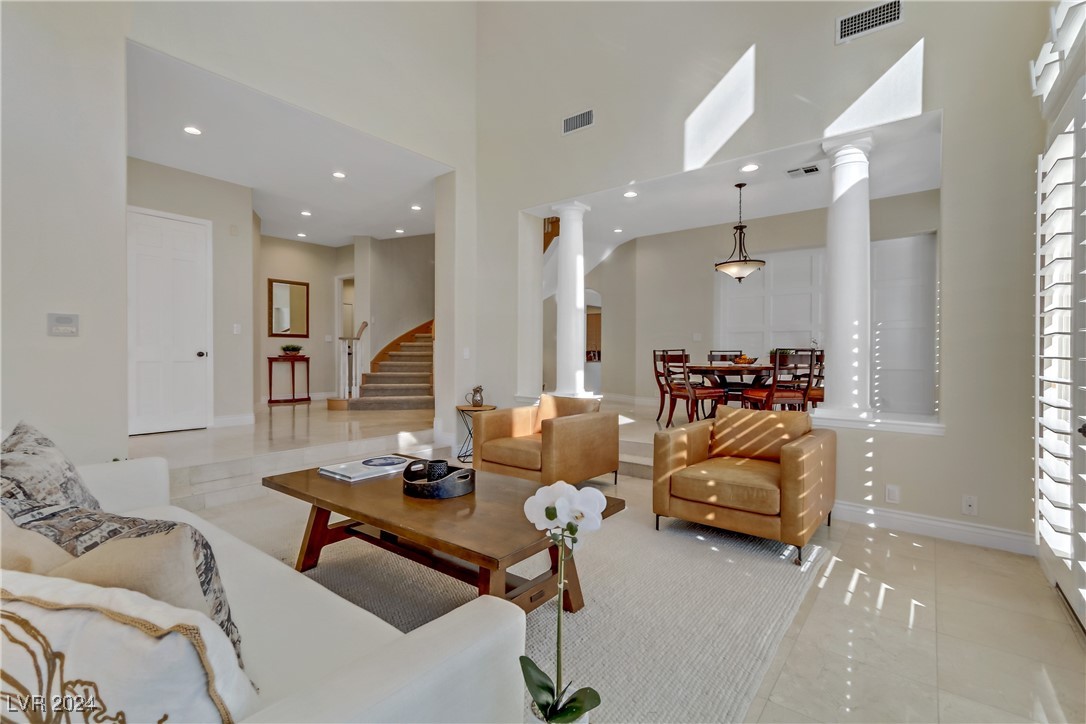 8225 Crow Valley Lane