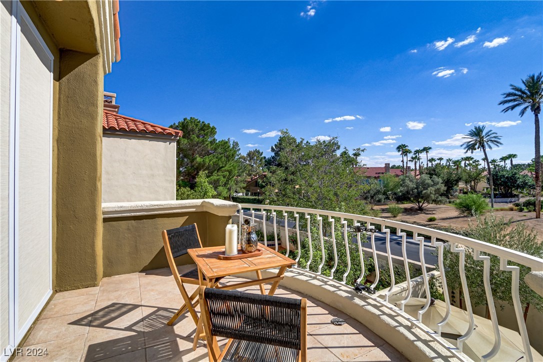 8225 Crow Valley Lane